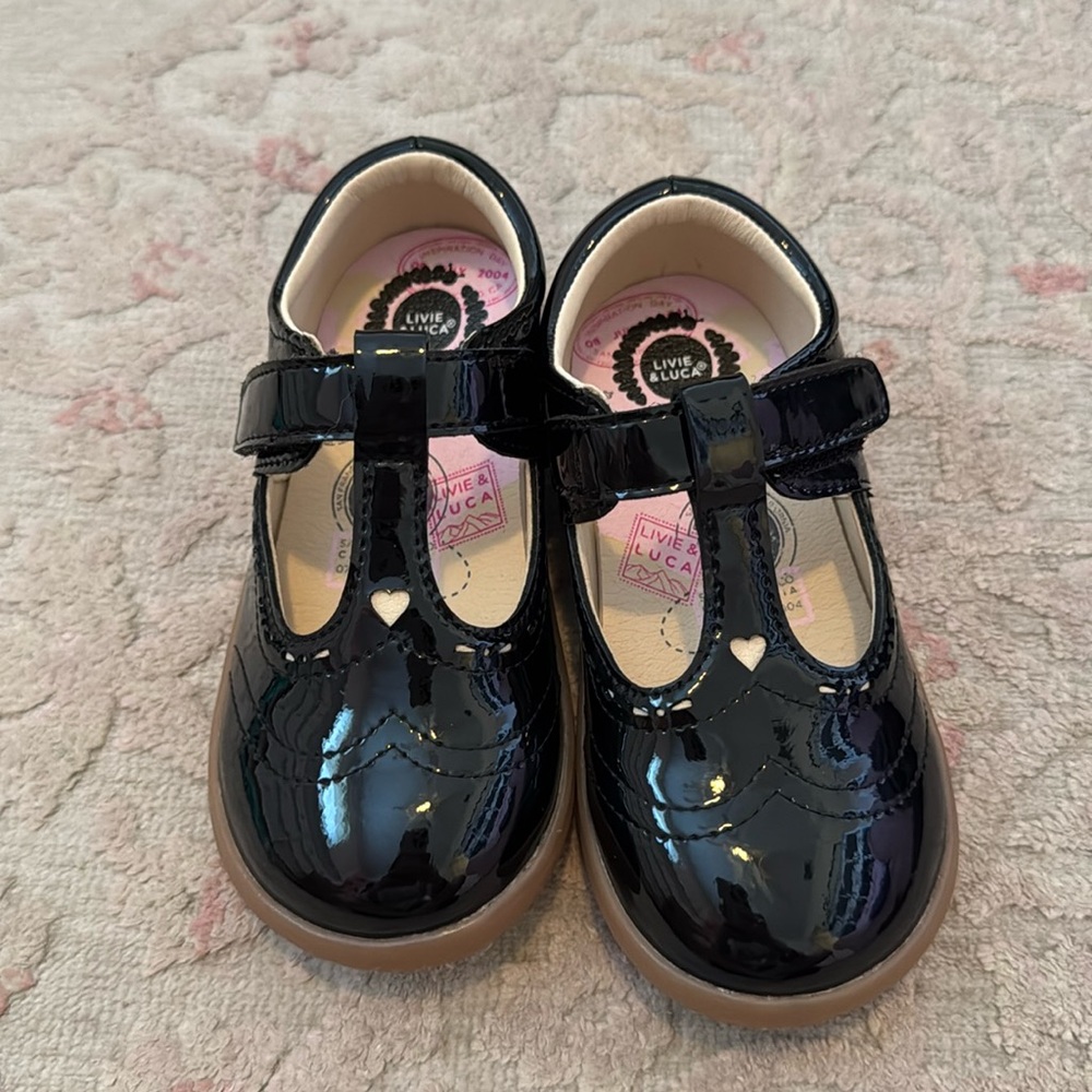 Livie & Luca black patent leather shoes size 8